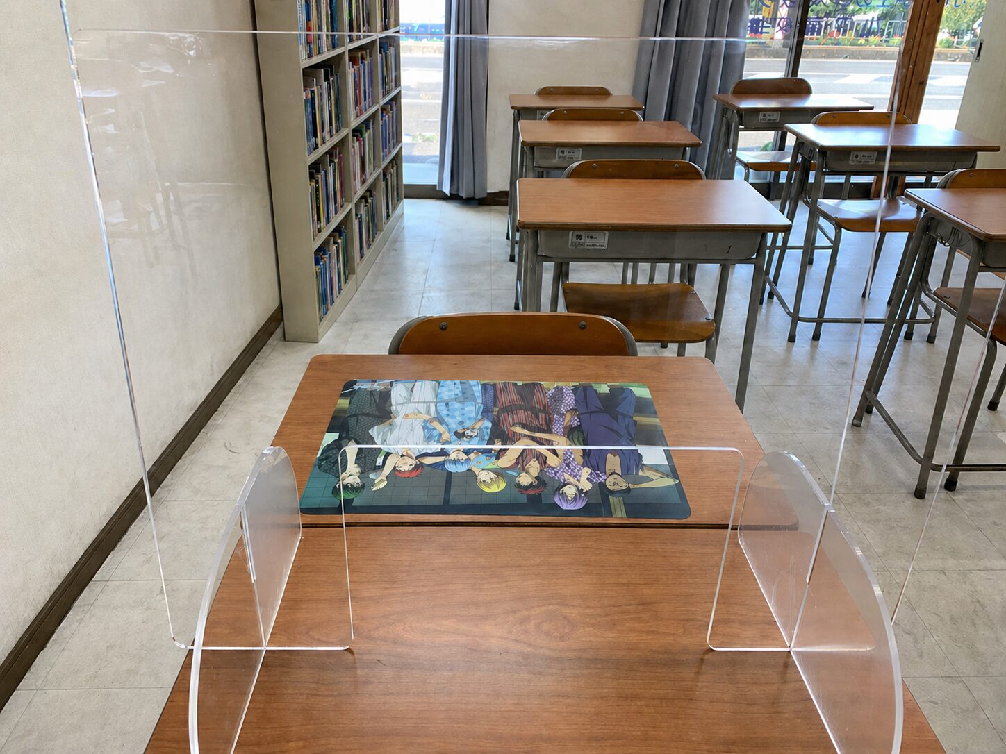 アクリル板を設置した城東進学会の学習机